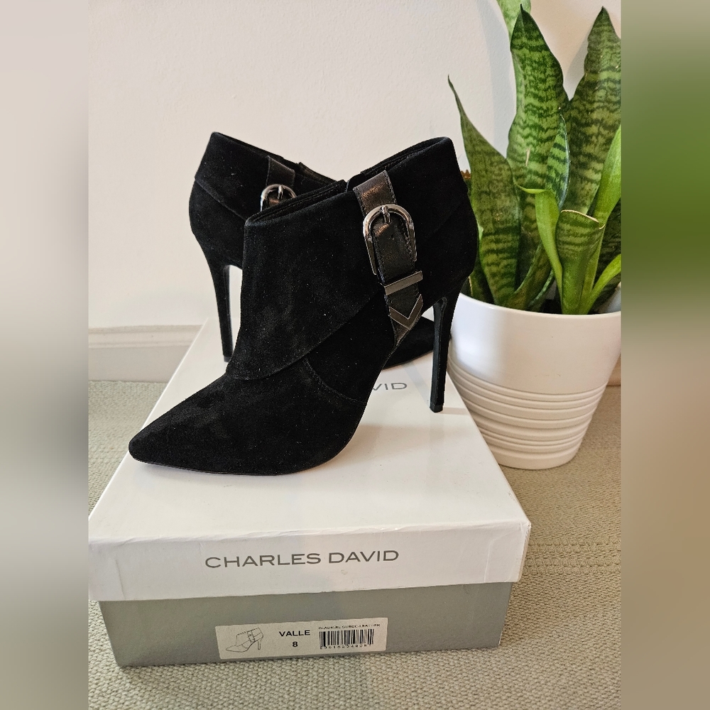 Charles David Valle pointy toe bootie